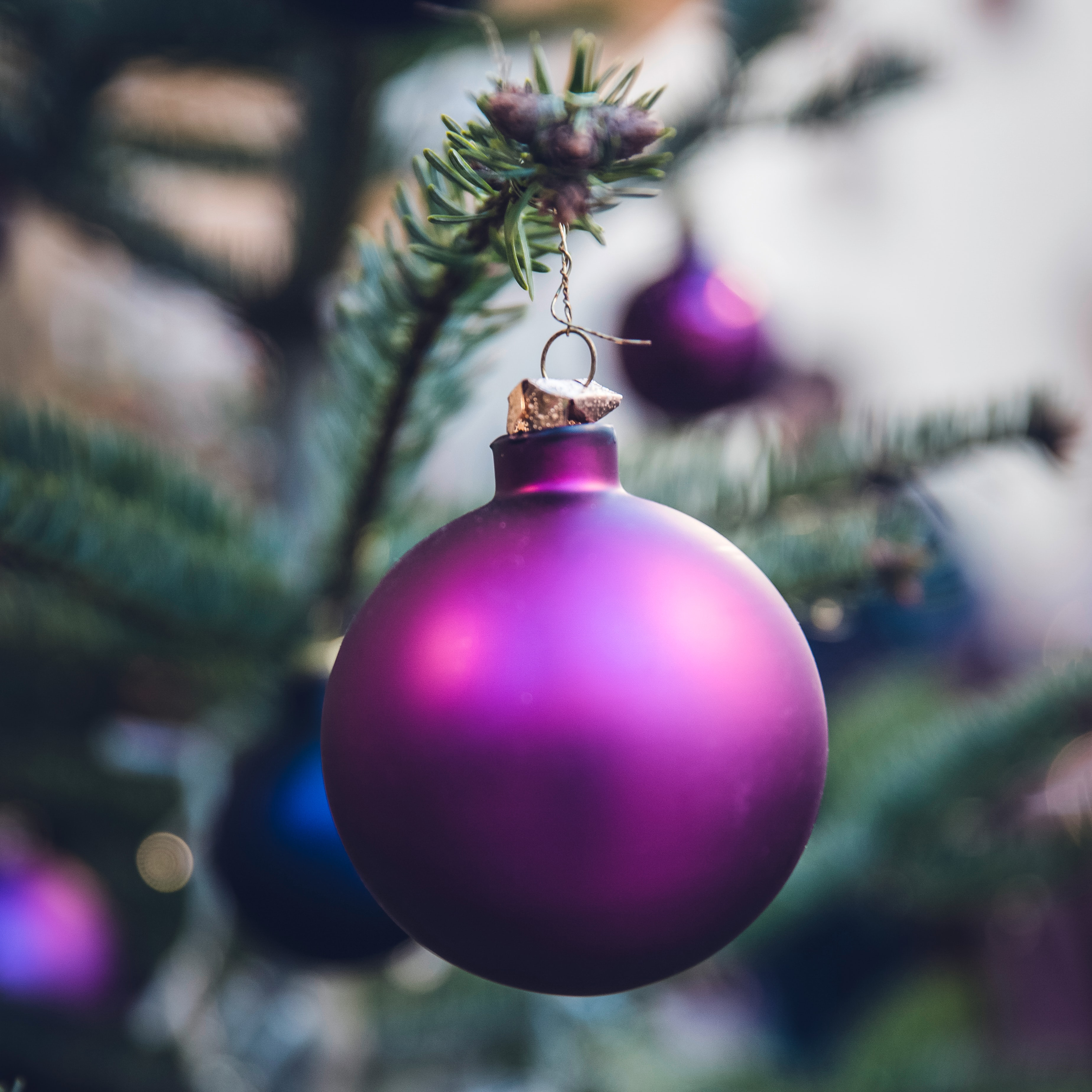 Christmas 2022 decorating trends Veri Peri and purple